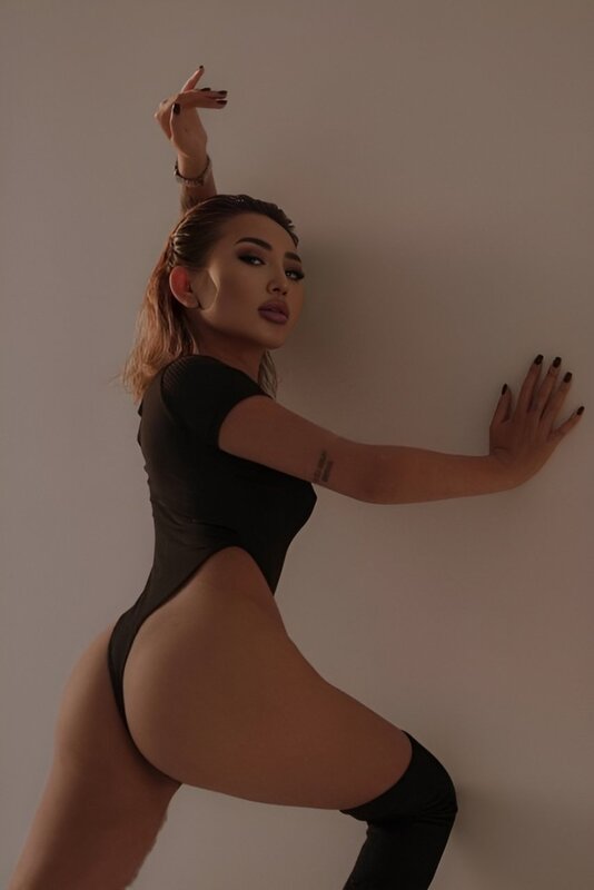 ЛИЗА⚜️, фото с сайта sexxxynv.com