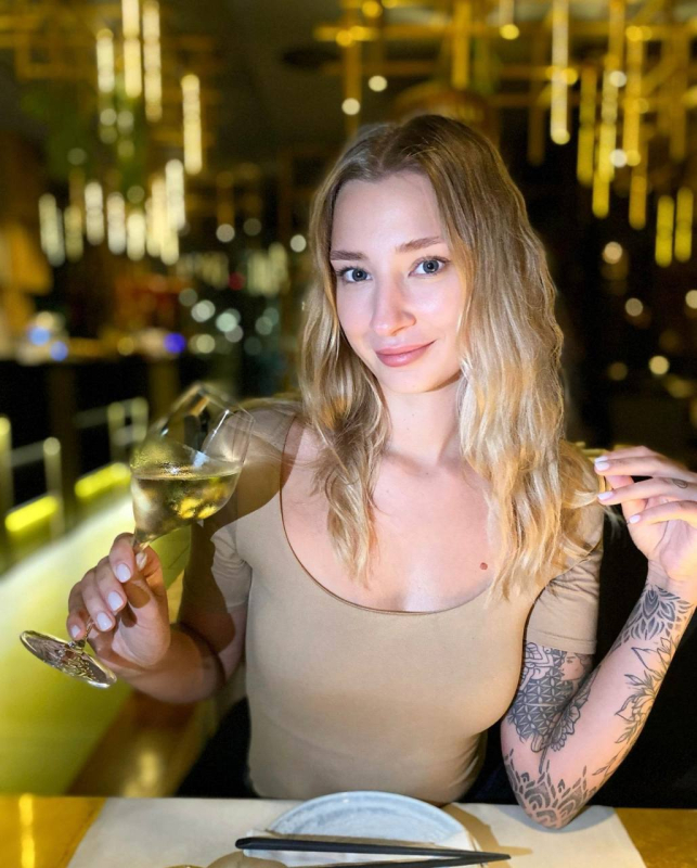Проститутка Майя (19 лет, Нижневартовск)